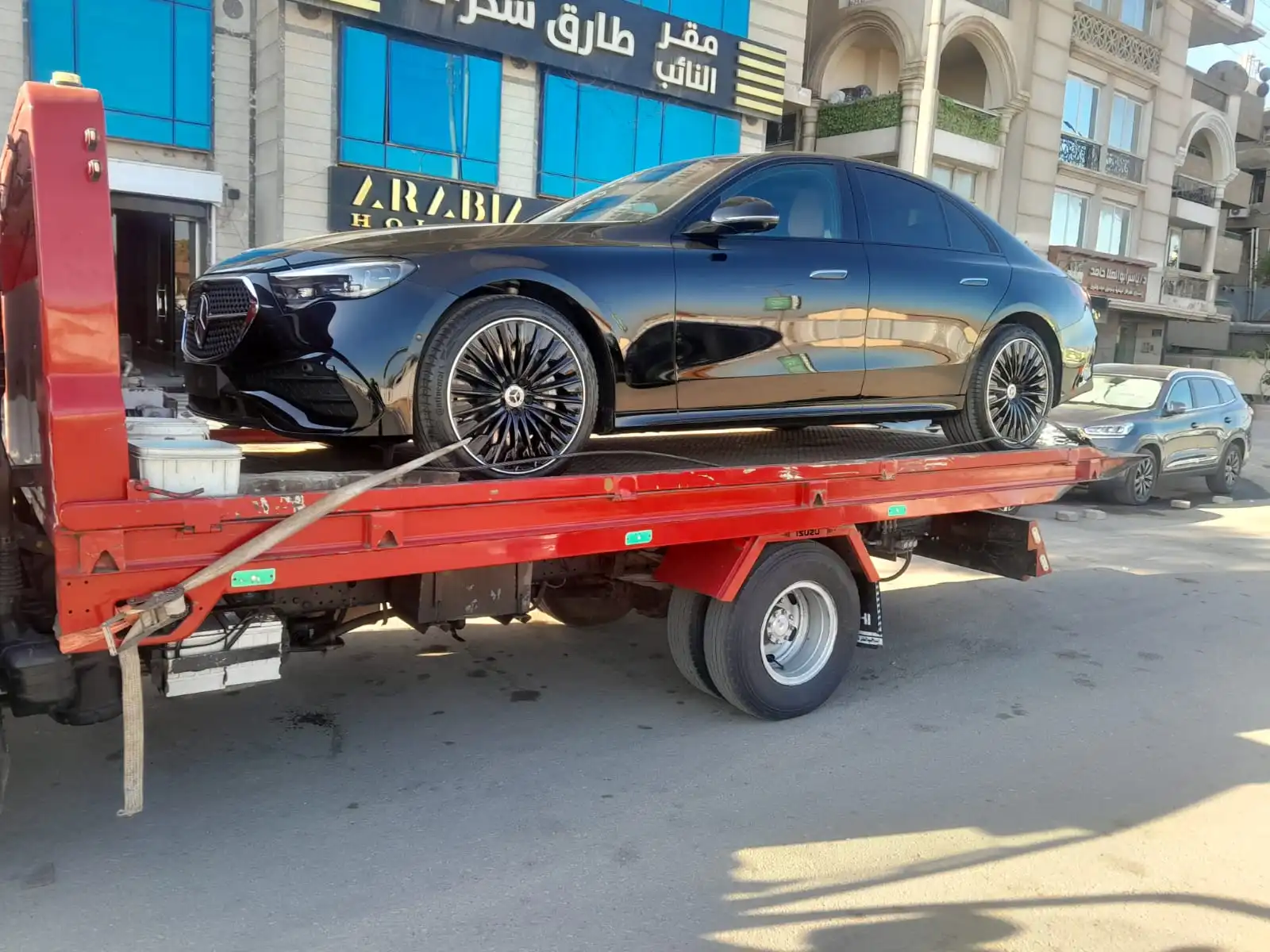 ونش امان اثناء نقل السياراة بامان