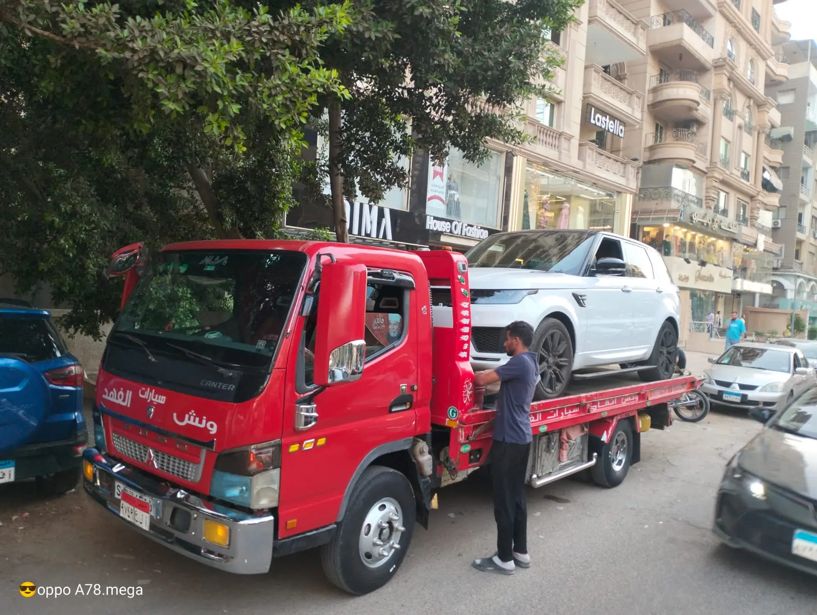ونش إنقاذ سيارات في البحر الأحمر